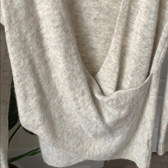 ARITZIA (Babaton) - Crossover Sweater - Picture 3 of 4